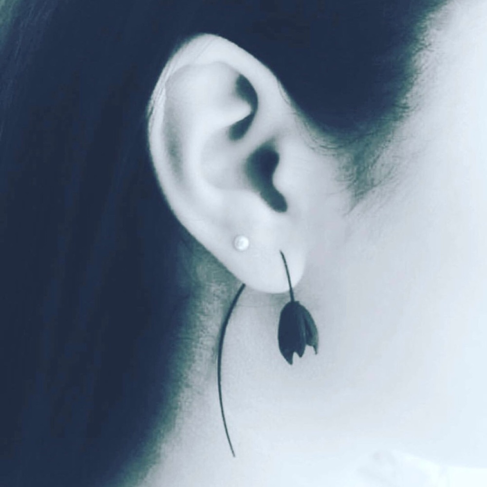✨✨NEW ✨BLACK TULIPS EARRINGS✨✨